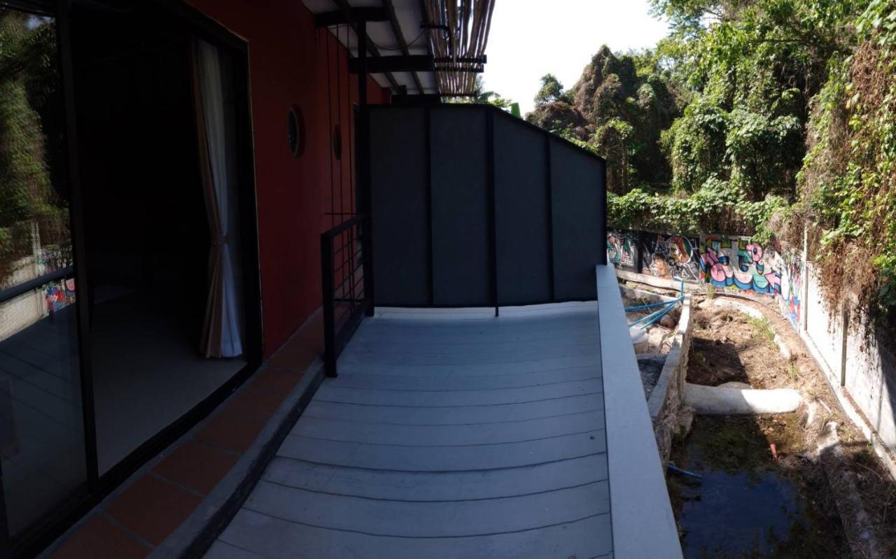 White Jail At Koh Tao Hostel Ngoại thất bức ảnh