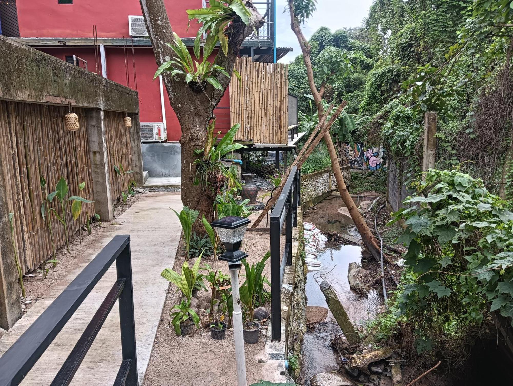 White Jail At Koh Tao Hostel Ngoại thất bức ảnh