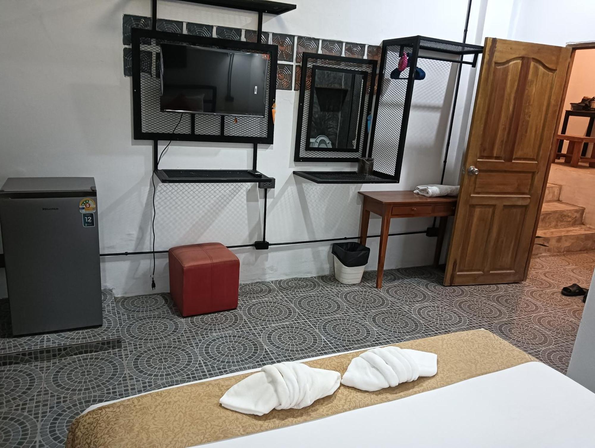 White Jail At Koh Tao Hostel Ngoại thất bức ảnh