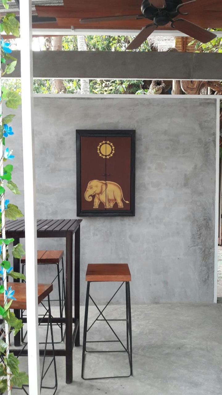 White Jail At Koh Tao Hostel Ngoại thất bức ảnh